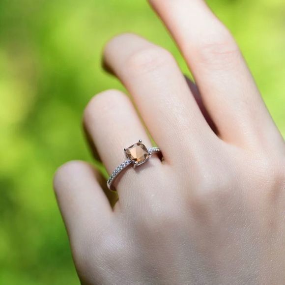 Classic Zultanite Gemstone Color Changing Ring - Picture 5 of 8